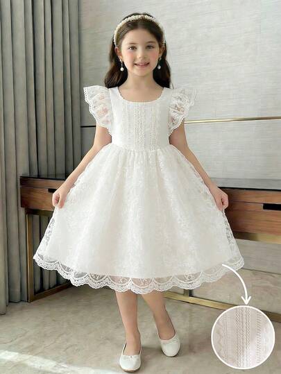 Vestido elegante de línea A de organza con bordado de unicolor para niñas pequeñas, con diseño de cuello pequeño, patrón floral delicado, irradiando un ambiente dulce y lindo, satisfaciendo el amor de los bebés por la belleza. Hecho de tela de calidad, diseño de silueta de línea A, elegante y grácil, adecuado para fiestas de vacaciones, mostrando una elegancia grácil; también una opción perfecta para cumpleaños, actuaciones en el escenario y otras ocasiones especiales. Deja que el niño brille brillantemente como una princesa en cada momento importante.