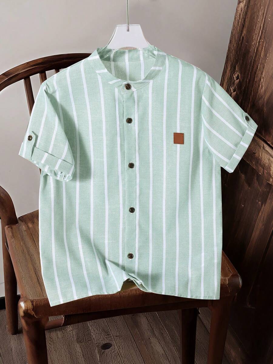 SHEIN 1件青少年男童立领休闲条纹短袖衬衫,面料柔软舒适,适合春夏穿着,户外、上学、拍照等场合,百搭实用,畅销青少年男童蓝白条纹休闲衬衫 - 綠色 - 查看 1