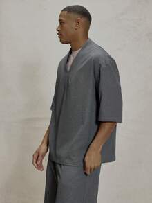 Musero Camisa de manga corta con cuello en V oversize y hombros caídos, solo parte superior de conjunto, esencial de otoño e invierno - Gris Oscuro - Ver 4
