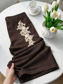 Franclia Pantalon large à imprimé floral foncé brodé pour femmes grandes tailles - Marron - Voir 6