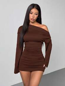 SHEIN PETITE 女士纯色简约休闲不对称露肩连衣裙，适合外出穿着，休闲连衣裙，性感露背秋季连衣裙，夏季连衣裙，露肩连衣裙，棕色连衣裙，棕色性感迷你连衣裙 - 摩卡棕 - 查看 8