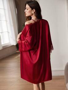 缎面蕾丝拼接吊带背心和睡袍套装，法式成熟优雅光泽，女士睡衣 - 酒紅色 - 查看 2