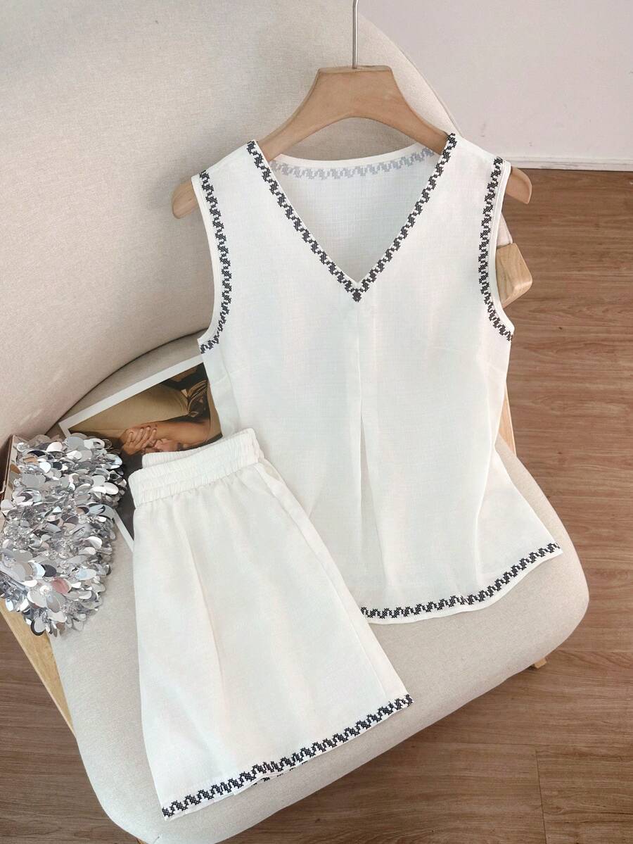 Franclia New Casual Versatile V-Neck Printed Tank Top And Shorts 2 Pieces Set - White - View 1