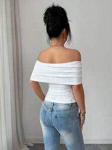 Selianne Blus Wanita Putih Motif Kupu-kupu Jacquard Bertekstur, Model Bahu Terbuka, Elegan, Pas Badan, Busana Musim Panas Penting untuk Kencan, Pesta Malam, Hadiah Ulang Tahun, dan Perjalanan - Putih - View 2