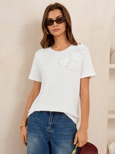 Lymera 新款春夏女式白色柔软休闲时尚通勤派对度假浪漫法式蕾丝花卉装饰宽松圆领短袖T恤