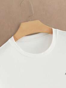 Manfinity VCAY Men's Casual Everyday Commute Fashion Printed T-Shirt Fashion, Boyfriend Gift, Summer, Couple Things For Husband Simple Fashion Commuting White T-Shirt Men's Summer Round Neck Short Sleeve Men's Casual T Shirt With Figure Print Figure Print T-Shirt T Shirts Pack Brand T Shirt Personal T Shirt Couple Matching Outfits T Shirt Couple T Shirt - White - View 3