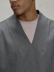 Musero Camisa de manga corta con cuello en V oversize y hombros caídos, solo parte superior de conjunto, esencial de otoño e invierno - Gris Oscuro - Ver 6