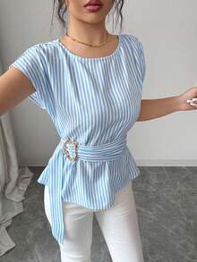 Elenzga 女士春夏时尚优雅蓝白条纹衬衫，短袖褶裥设计，配腰带，修身剪裁，适合工作、通勤、购物、约会和轻商务场合。 - 藍白色 - 查看 3