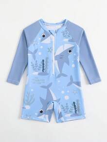 婴儿拉链泳衣，海洋生物鲨鱼印花。夏季海滩度假必备时尚单品。长袖设计，蓝色撞色，可爱的鲨鱼和海洋生物卡通图案。生动活泼。适合可爱的男宝宝在海滩玩耍时穿着。 - 彩色 - 查看 5