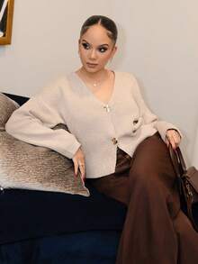 Melissa Matos 新款简约时尚办公室通勤深V领长袖修身纽扣开衫，秋冬百搭休闲针织毛衣 - 卡其色 - 查看 5