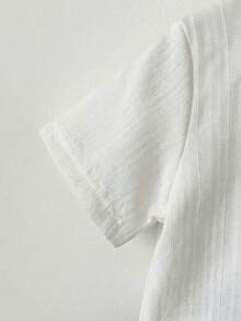 SHEIN Playful Pals 6-36个月男女宝宝两件套，男宝宝卡其色条纹小熊印花短袖衬衫+纯色弹力腰短裤，春夏儿童休闲套装，适合6个月至3岁宝宝。 - 黑與白 - 查看 8