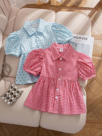 Bộ 2 món cho bé gái (cỡ nhỏ): Áo sơ mi ngắn tay phồng cổ bẻ chấm bi xanh dương và áo sơ mi ngắn tay phồng kẻ caro hồng.