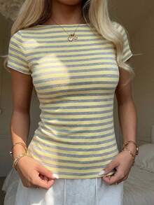 CovetEZ 休闲简约性感露肩奶油黄条纹短袖T恤，适合春夏穿着，奶油黄条纹让您看起来更加光彩照人。 - 黃色 - 查看 1