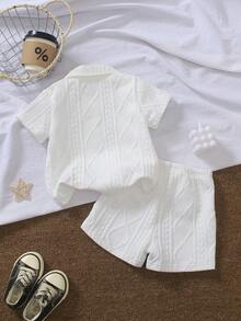 SHEIN Vintaside Kids 纹理衬衫和短裤街头时尚幼儿男童套装 - 白色 - 查看 2
