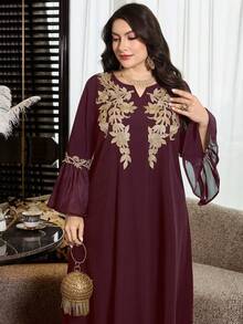Al Najma 大码女士优雅阿拉伯风格花卉拼接长款宽松连衣裙，适合春秋季穿着 - 酒紅色 - 查看 4
