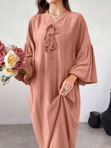 Yasmyna Gaun Wanita Warna Polos Model Arab dengan Kerah V, Detail Simpul dan Kerutan, Cocok untuk Pesta Kasual dan Perjalanan - Berwarna merah muda - View 3