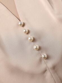 GlowEve 女士V领褶皱珍珠纽扣套头衫，缎面光泽面料，适合日常通勤和办公穿着，春夏款 - 杏色 - 查看 5