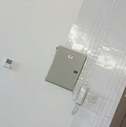 SHEIN 1 卷 3D 自粘式 3D 墙贴（木纹网格风格）- 适用于卧室和客厅特色墙面装饰，可替代装饰壁纸