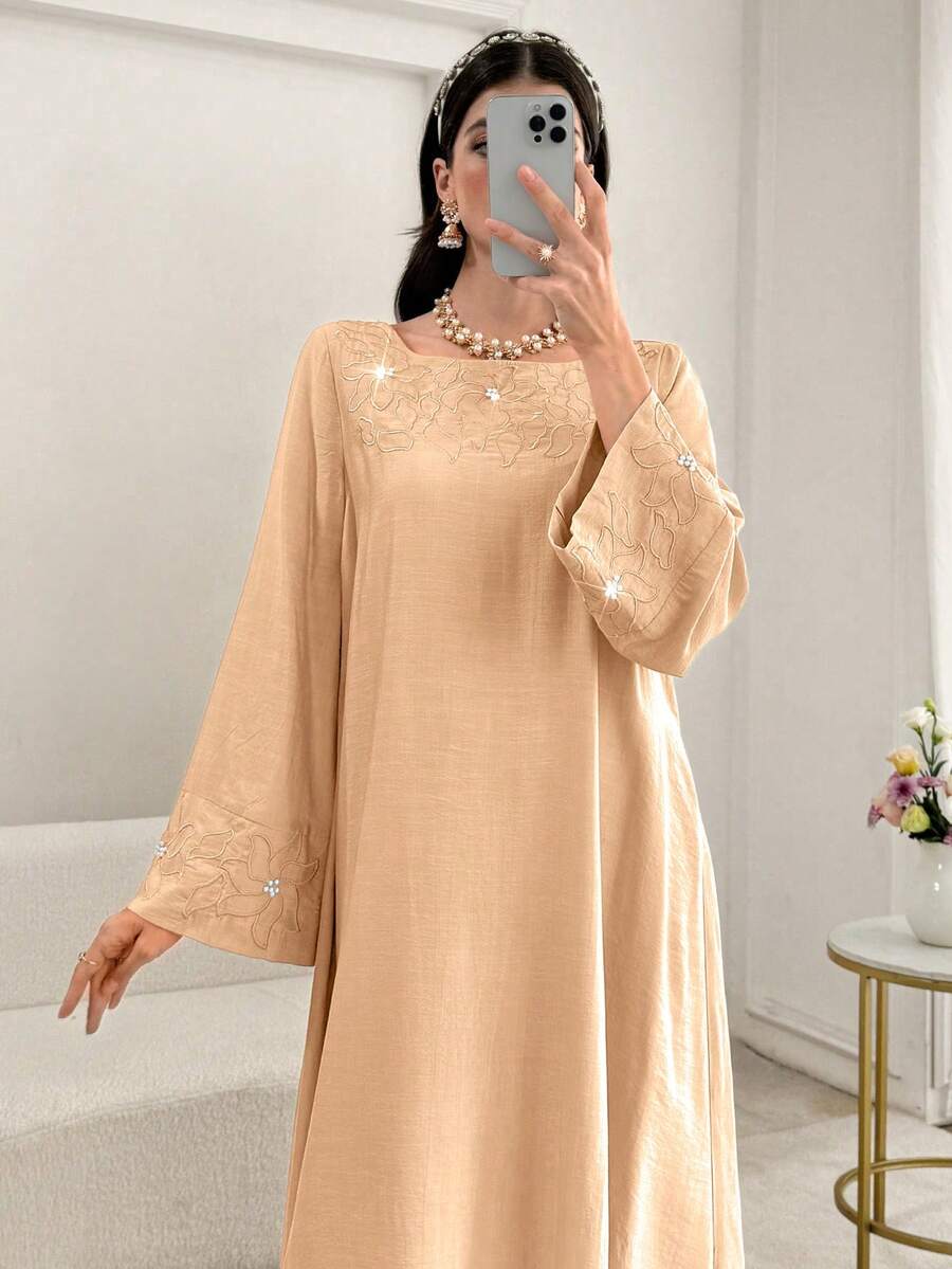 Yasmyna Áo kiểu thanh lịch tay cánh hoa thêu hoa - Màu Khaki - Xem 1