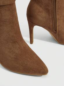 Daringsoles 女士黑色绒面尖头高跟踝靴 - 棕色 - 查看 5