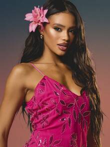 MISSGUIDED Đầm maxi nữ màu hồng đậm đính sequin và hạt cườm, họa tiết hoa, có bèo nhún ở gấu váy bất đối xứng và dây đeo mảnh, thích hợp cho các buổi tiệc tối và sự kiện cocktail. - Màu Hồng Tươi - Xem 4