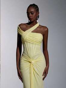 Elitara Elegante y lujoso vestido de dama de honor de punto elástico en color amarillo claro con parches de malla, cuello asimétrico con solapa y pliegues en espiga ajustado - Amarillo - Ver 1