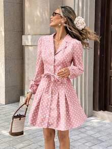 SHEIN PariChic 这款女士优雅咖啡色长袖连衣裙饰有浪漫的玫瑰印花，配有蝴蝶结腰带和前襟纽扣，时尚的设计适合秋冬、春夏、度假、情人节约会、生日等场合，A字廓形，可爱浪漫的泡泡袖短款连衣裙。 - 粉色 - 查看 4