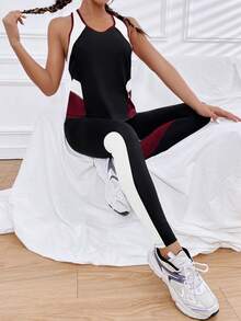 Easithlete Bộ đồ thể thao gồm áo tank top cổ tròn hở lưng phối màu tương phản và quần legging bó sát. - Màu Đỏ Sâu - Xem 3