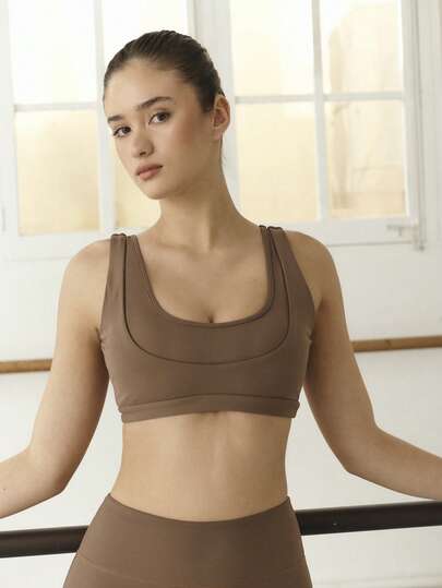 Nöista High-Performance Sports Bra With A Double Strap Scoop Design And Removable Padding, Ideal For Medium-Impact Gym And Running Sessions.