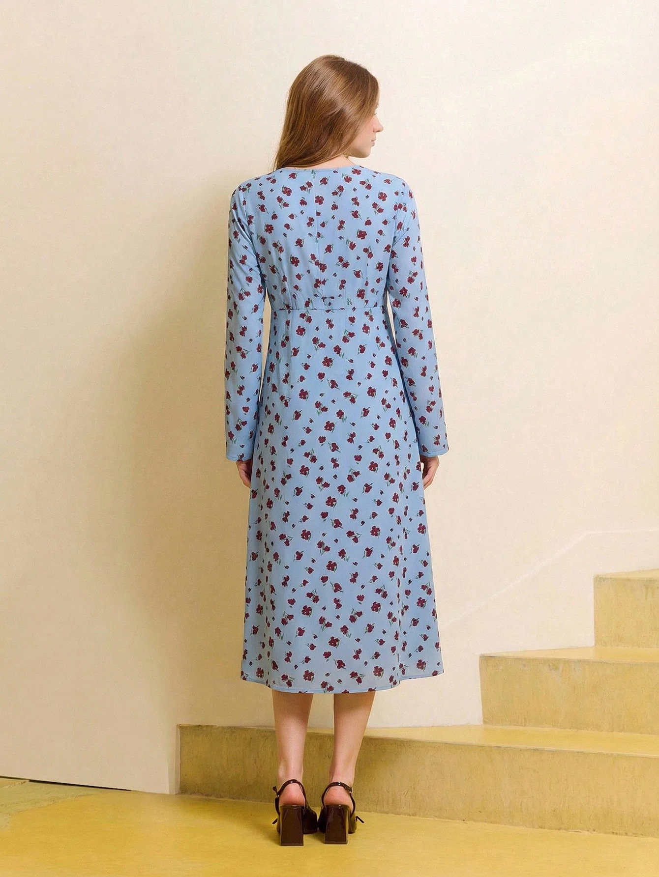 ブラック フローラル柄 Vネック リボン付き ミディアムドレス ラッフルディテール 長袖