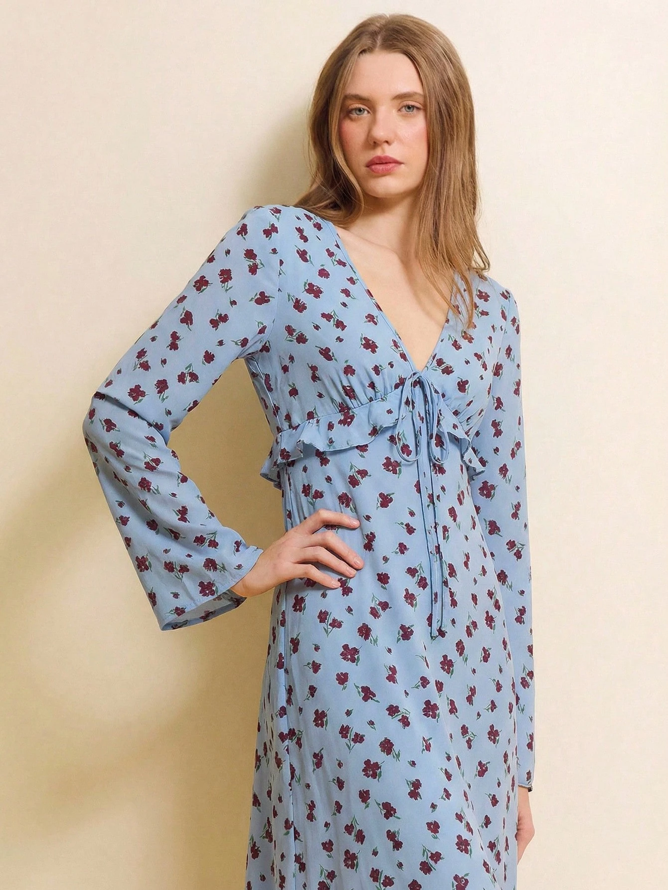 ブラック フローラル柄 Vネック リボン付き ミディアムドレス ラッフルディテール 長袖