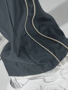 Manfinity Hypemode 男士字母印花抽绳腰褶口袋休闲裤，防风运动裤，宽松街头风，美式复古速干伞兵工作裤，男士夏季清洁修身裤，宽松直筒休闲裤，秋季 - 深灰色 - 查看 8