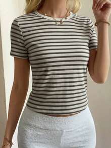 Livesso 女士条纹撞色圆领基础休闲T恤，适合音乐节、情人节、婚礼、街头、户外、海滩、通勤、春夏等场合。 - 棕色 - 查看 3