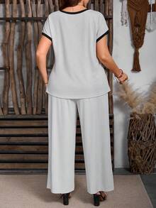 EMERY ROSE Top Solta de Malha com Decote em V e Manga Curta Colorblock em Plus Size para Mulheres, Combinada com Calças, Adequada para Uso Diário, Férias, Festa Casual, Confortável e Versátil, Elegante para Casa, Trabalho, Conjunto de 2 Peças - Caqui - Visão 2