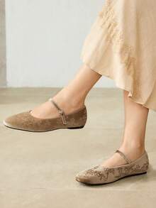 MOTF Sepatu flat wanita retro elegan berbahan beludru bordir dengan gesper yang dapat disesuaikan, cocok untuk Hari Valentine. - Aprikot flanel - View 8