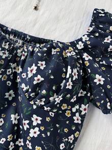 Sweetra Set de 2 piezas: Blusa con mangas de pétalos con estampado floral diminuto y minifalda - Azul Marino - Ver 5