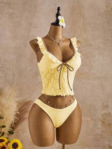 Swim Mod 夏季新款欧美风分体两件套泳衣，露脐上衣饰有撞色滚边和荷叶边，搭配撞色滚边三角泳裤，支撑性吊带比基尼泳衣套装，适合海滩、泳池派对、生日等场合。 - 鵝黃色 - 查看 4