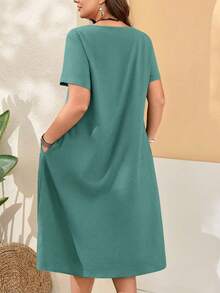 EMERY ROSE 大码女式宽松短袖圆领口袋绿色连衣裙，侧开衩，纽扣设计，适合春季穿着。这款连衣裙也适合夏季穿着，款式多样，包括夏季连衣裙、夏季服装、春季连衣裙、春季套装、女士春季服装、沙滩度假装、波西米亚风度假连衣裙等。 - 水鴨藍 - 查看 2