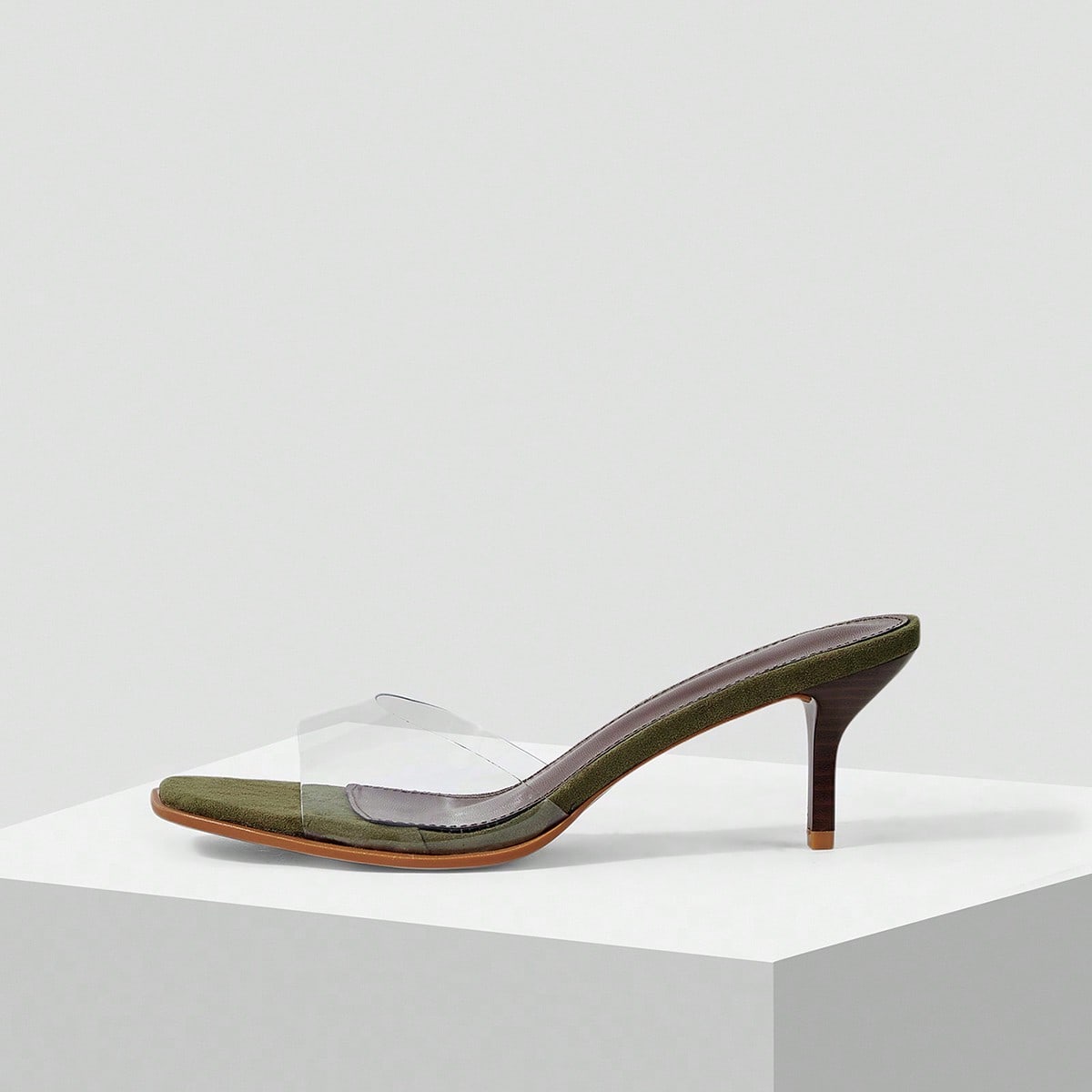 Sandalias de mujer de verano nuevas con diseño de lazo de correa cruzada, punta cuadrada, tacón fino, de temperamento simple en color verde oliva, p