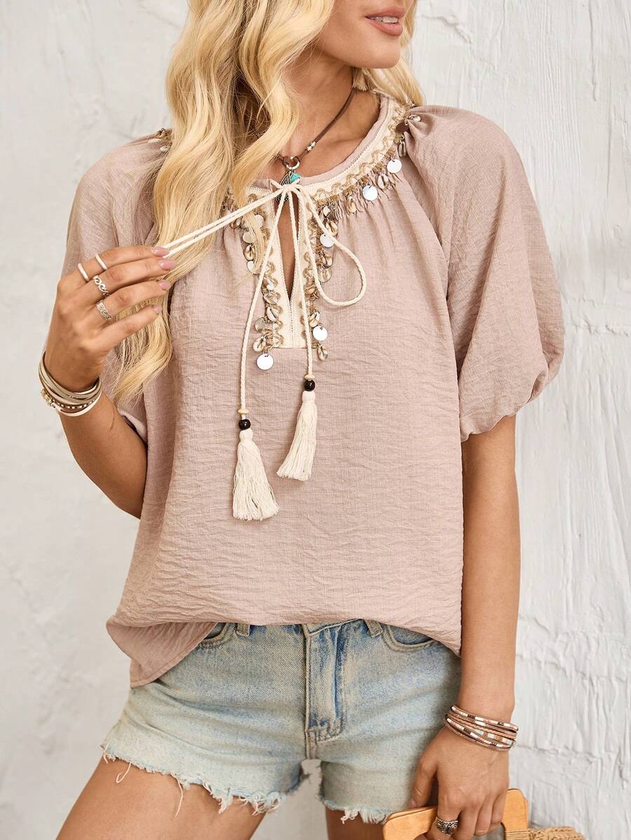 Florisole 女士休闲度假亮片贝壳边饰V领系带灯笼袖衬衫，卡其色 - 卡其色 - 查看 1