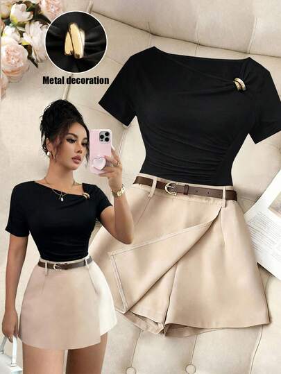 Pariaura Blusa ajustada de manga corta con botones decorativos y pliegues laterales, minimalista y versátil para el trabajo y el uso casual