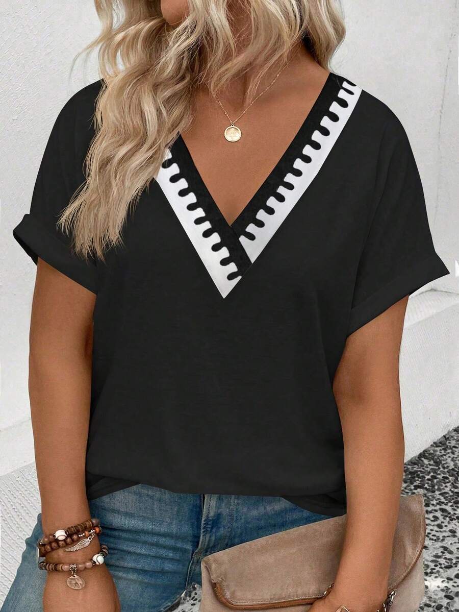 EMERY ROSE Plus Size Women Casual V-Neck Contrast Color Floral Print Short Sleeve Curved Hem Basic T-Shirt - Black - View 1