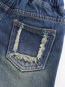 男童柔软水洗棉牛仔短裤，百搭时尚，俏皮有型，个性口袋设计，弹性腰带，经典褪色蓝色宽松版型，休闲、度假、日常穿着皆宜。 - 中等水洗藍 - 查看 5