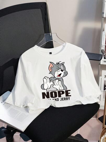 TOM & JERRY X SHEIN Áo thun nữ cỡ lớn in hình hoạt hình, cổ tròn, vai rớt, kiểu dáng thường ngày.