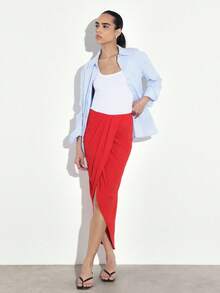 KSTM 女士垂褶不对称中长裙，侧开衩设计，优雅垂褶造型，是春夏场合的完美之选。 - 紅色 - 查看 4