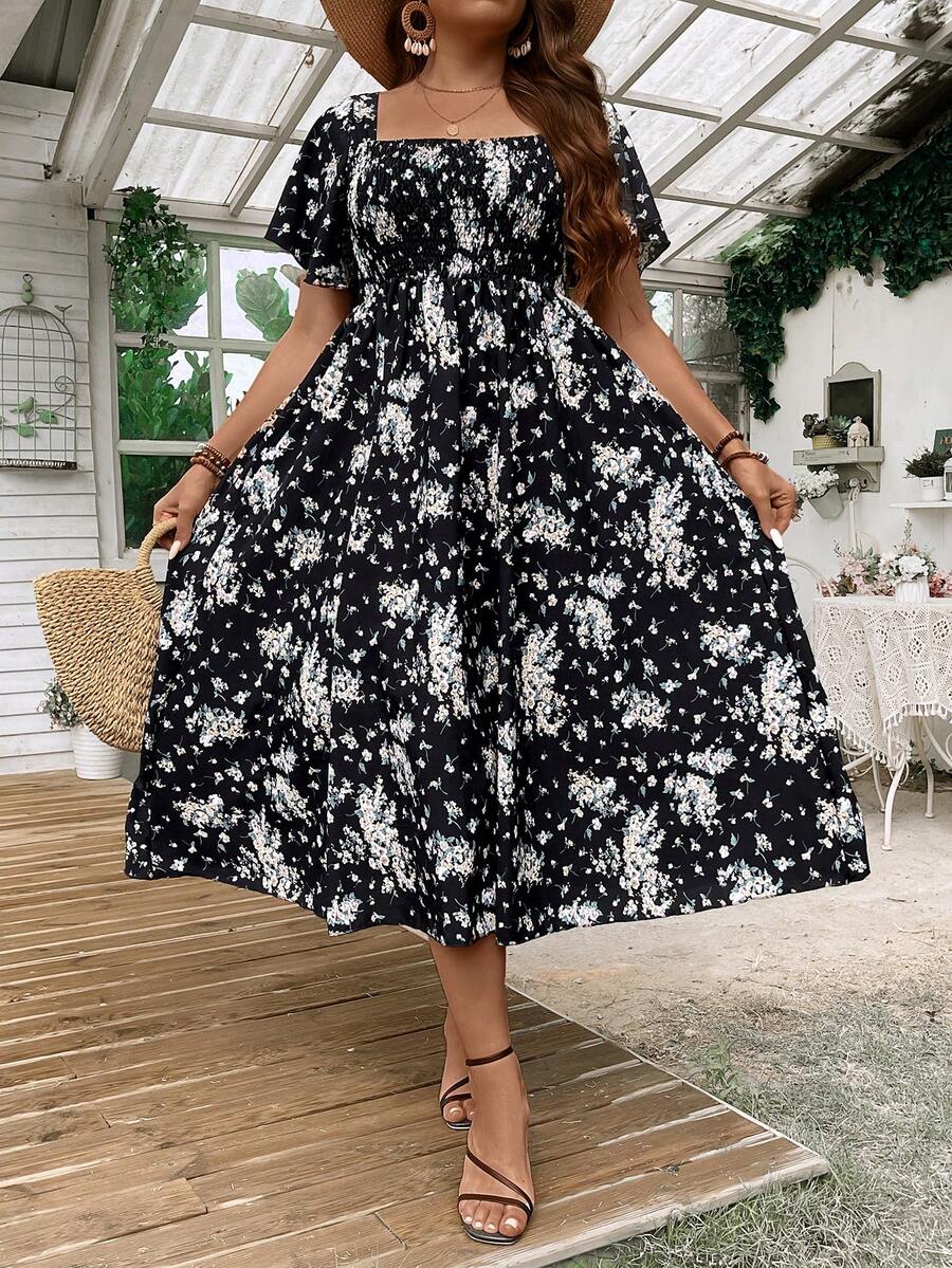 SHEIN Clasi 大码女式方领褶皱碎花连衣裙长款女装 - 黑色 - 查看 1
