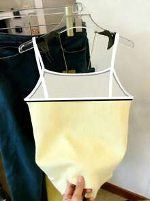 SHEIN Camiseta de tirantes ajustada y corta para mujer - Amarillo - Ver 2