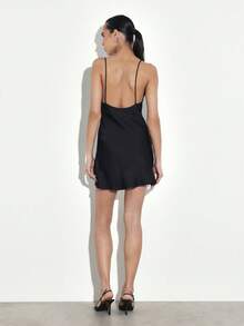 Đầm ngắn satin đính sequin KSTM cổ chữ V, dây mảnh, thích hợp cho các buổi tiệc tối và những dịp đặc biệt. - màu đen - Xem 2