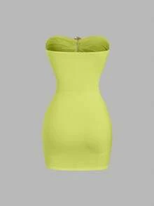Sweetra Women's Sexy Fitted Strapless Short Dress With Metal Buckle - Green - View 2