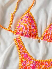 Swim MOD 2件套/组 随机花卉印花金色圆盘装饰挂脖三角比基尼上衣和高衩丁字裤性感泳装套装，春夏女士比基尼套装 比基尼泳装 比基尼泳衣 女士套装 花卉印花比基尼 Zestiva泳装 女士比基尼套装 2件套比基尼套装 Yummy Control泳衣 条纹比基尼 2件套 花卉比基尼 - 彩色 - 查看 3
